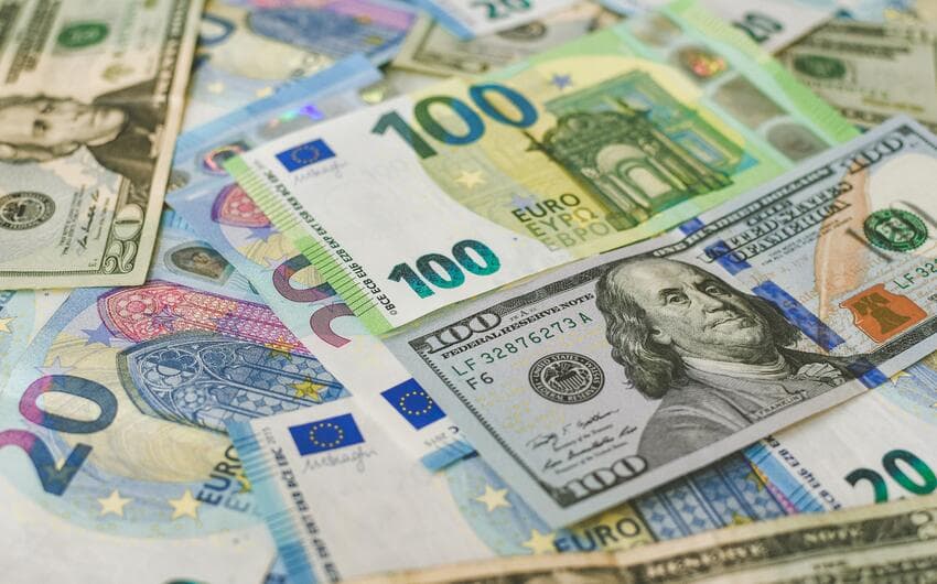 15 avqust 2025 valyuta məzənnələri – Dollar sabit qaldı, avro və rubl ucuzlaşdı