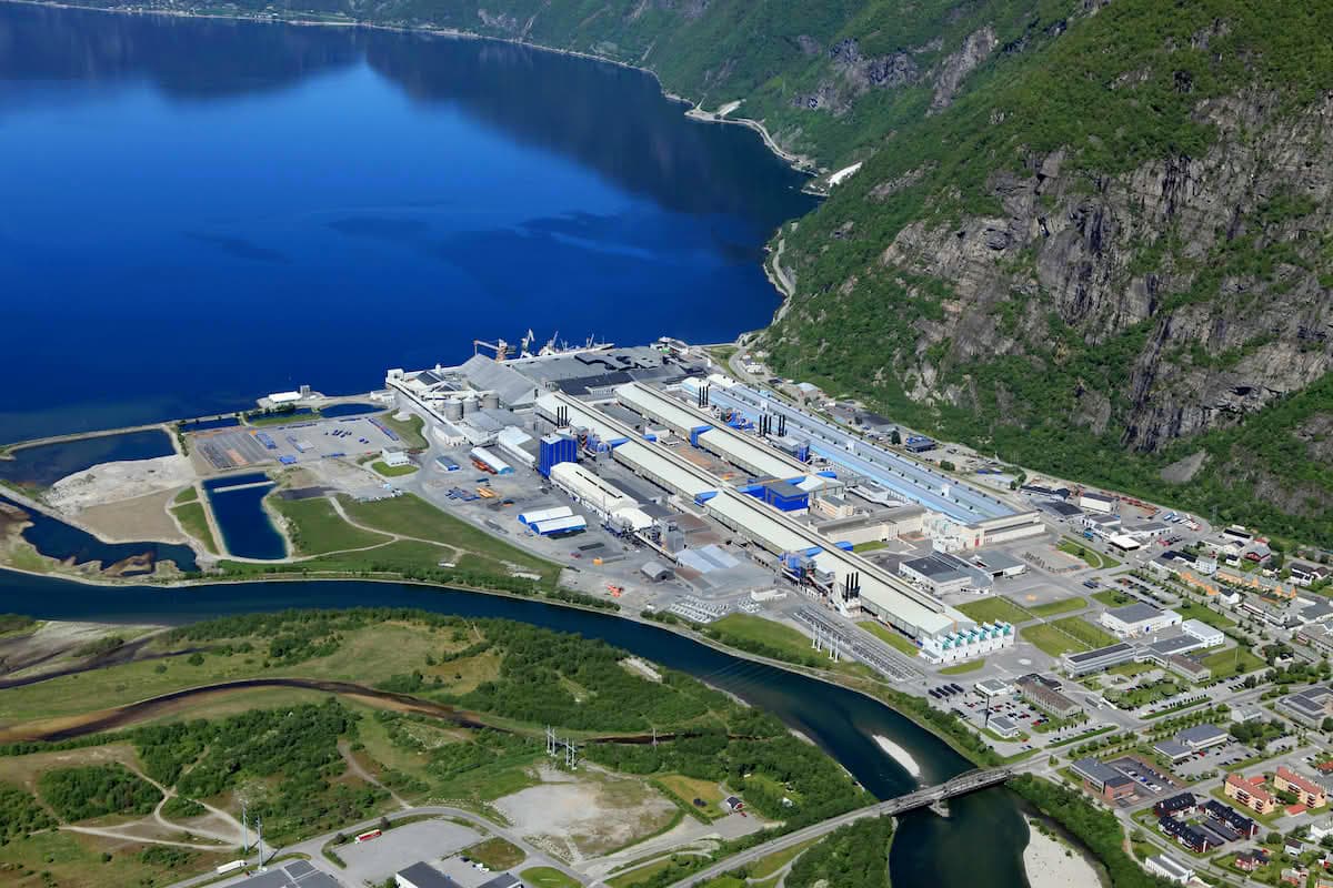 Norsk Hydro işçi ixtisarına gedir və illik xərcləri 97,9 milyon $ azaldacaq