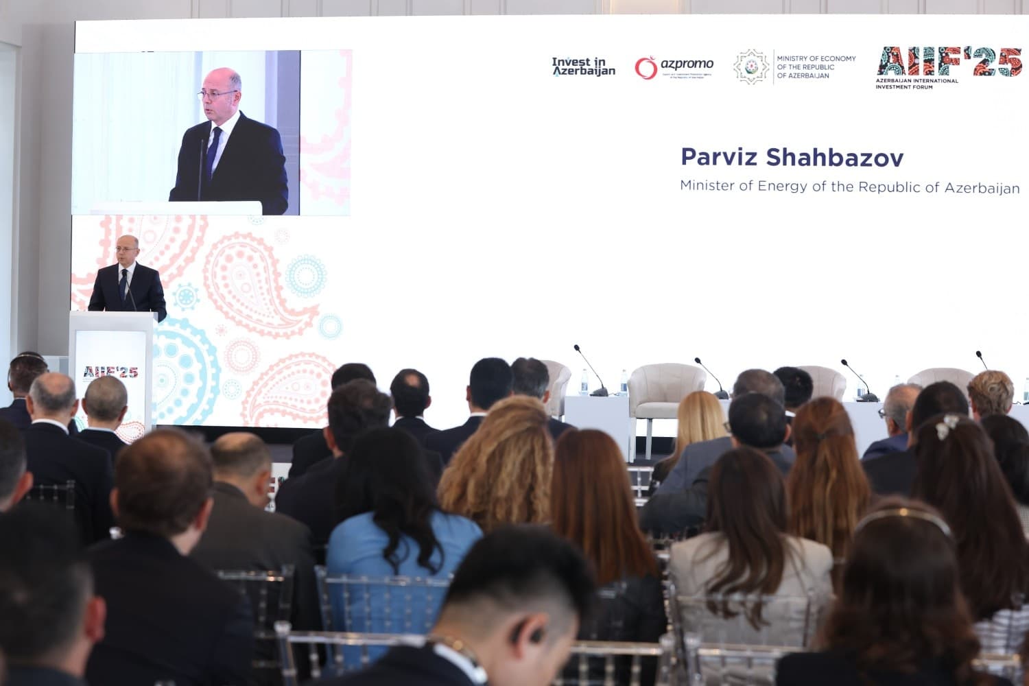 Birinci Azərbaycan Beynəlxalq İnvestisiya Forumu çərçivəsində “Əlaqələrin gücləndirilməsi: Enerji sektorunda regional imkanlar” mövzusunda panel sessiyası keçirilib