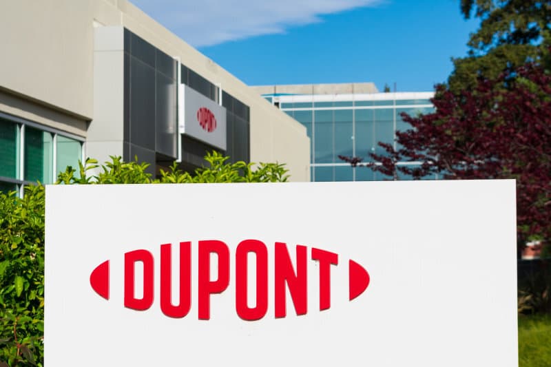 DuPont Şirkəti Gəlir Proqnozunu Kəskin Aşağı Salıb – Aramid Lifi Satışı və Spinoff Təsiri