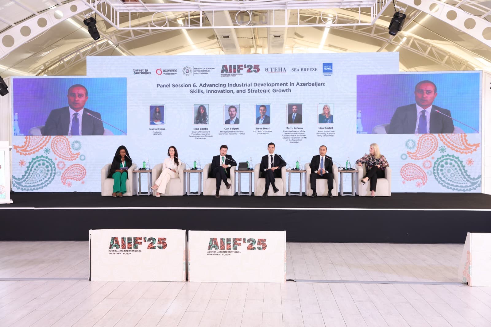 “Azərbaycanda sənayenin inkişafının sürətləndirilməsi: bacarıqlar, innovasiya və strateji artım” mövzusunda panel sessiya keçirilib