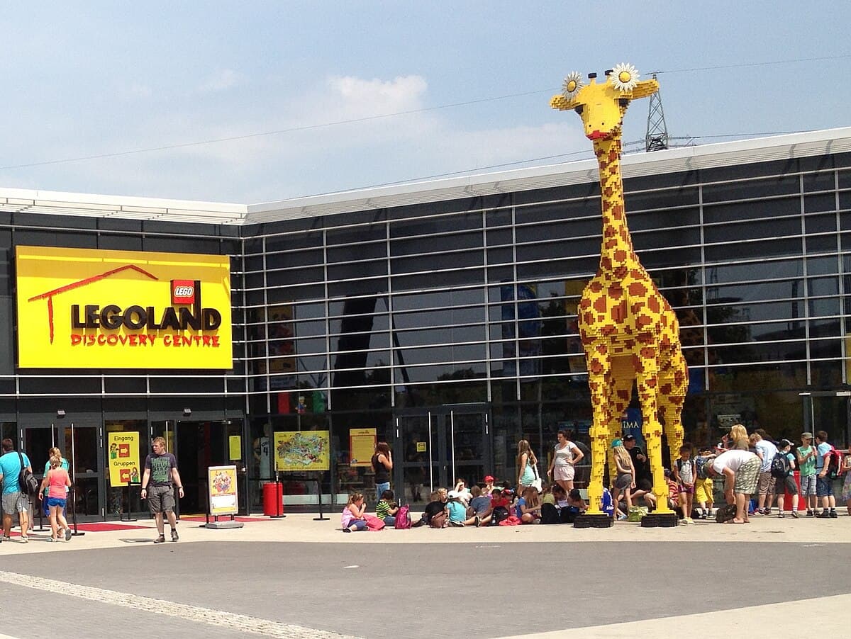 Lego, 29 Legoland Discovery Center-i 270 milyon dollara satın aldı