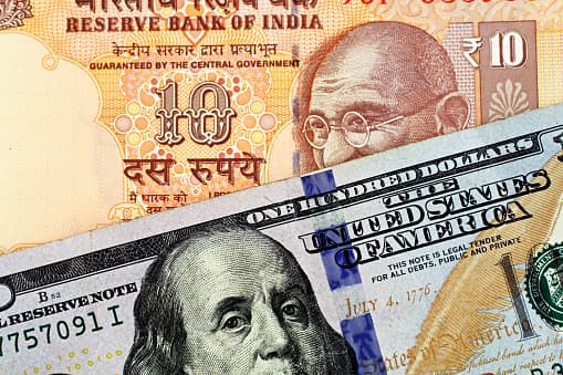 Hindistan rupiyası ABŞ dolları qarşısında tarixi minimum səviyyəyə enib