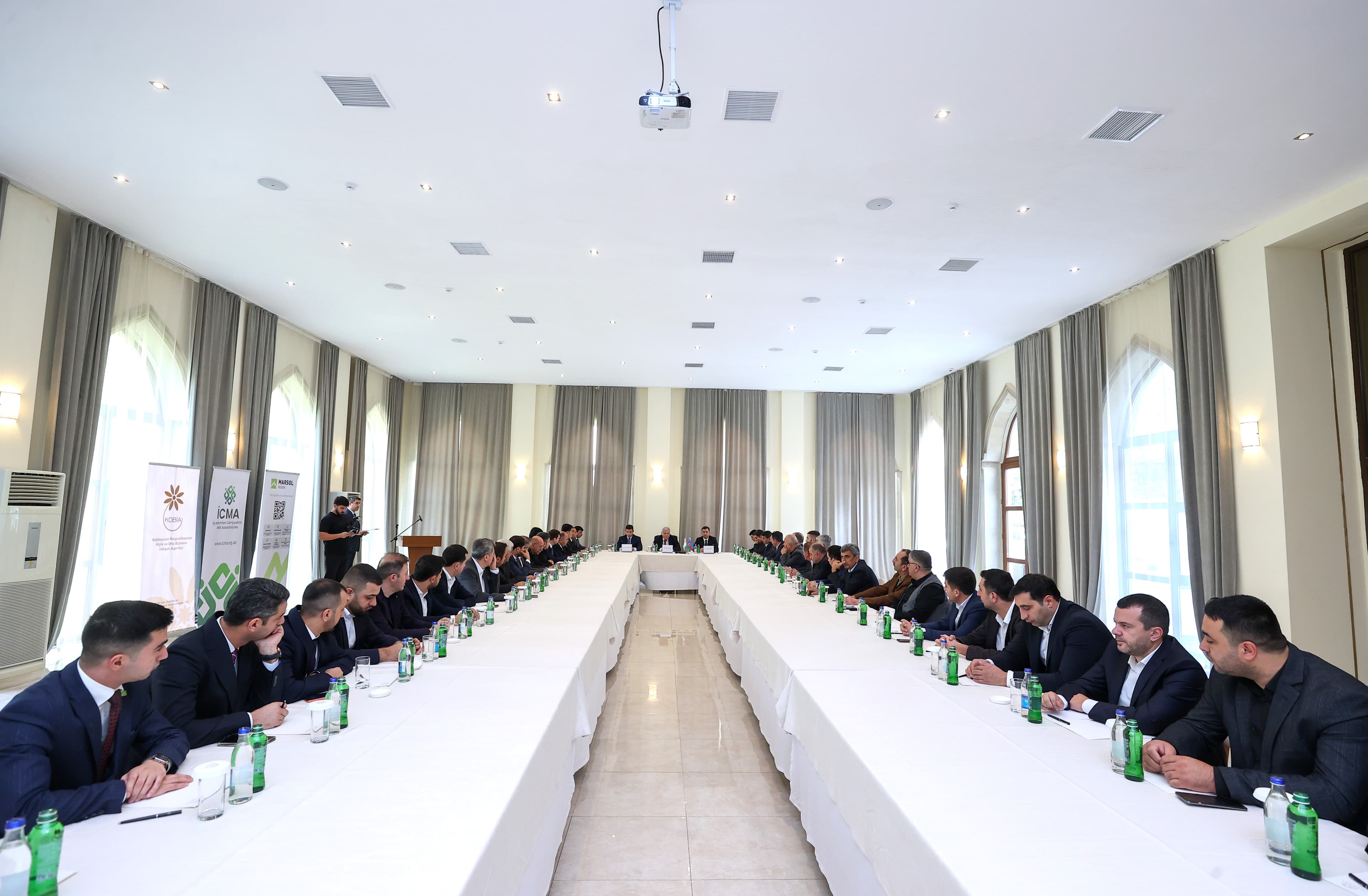 “Regional tərəfdaşların inkişafı” layihəsi çərçivəsində Şəkidə sahibkarlarla görüş keçirilib