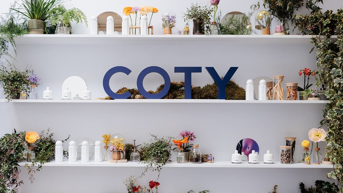 Coty Inc. Consumer Beauty brendlərini satmağı və ya ayrıca şirkətə çevirməyi nəzərdən keçirir