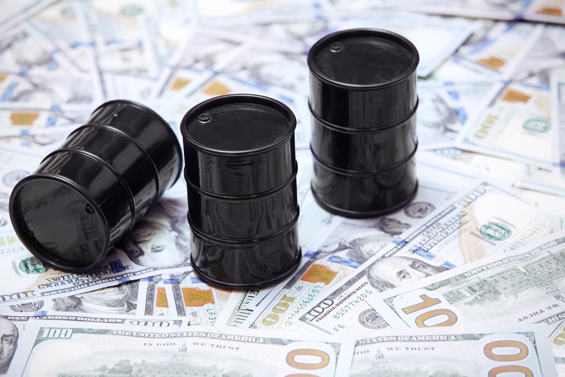 Səkkiz ayda Azərbaycan üç ölkədən 370 milyon dollarlıq xam neft idxal edib