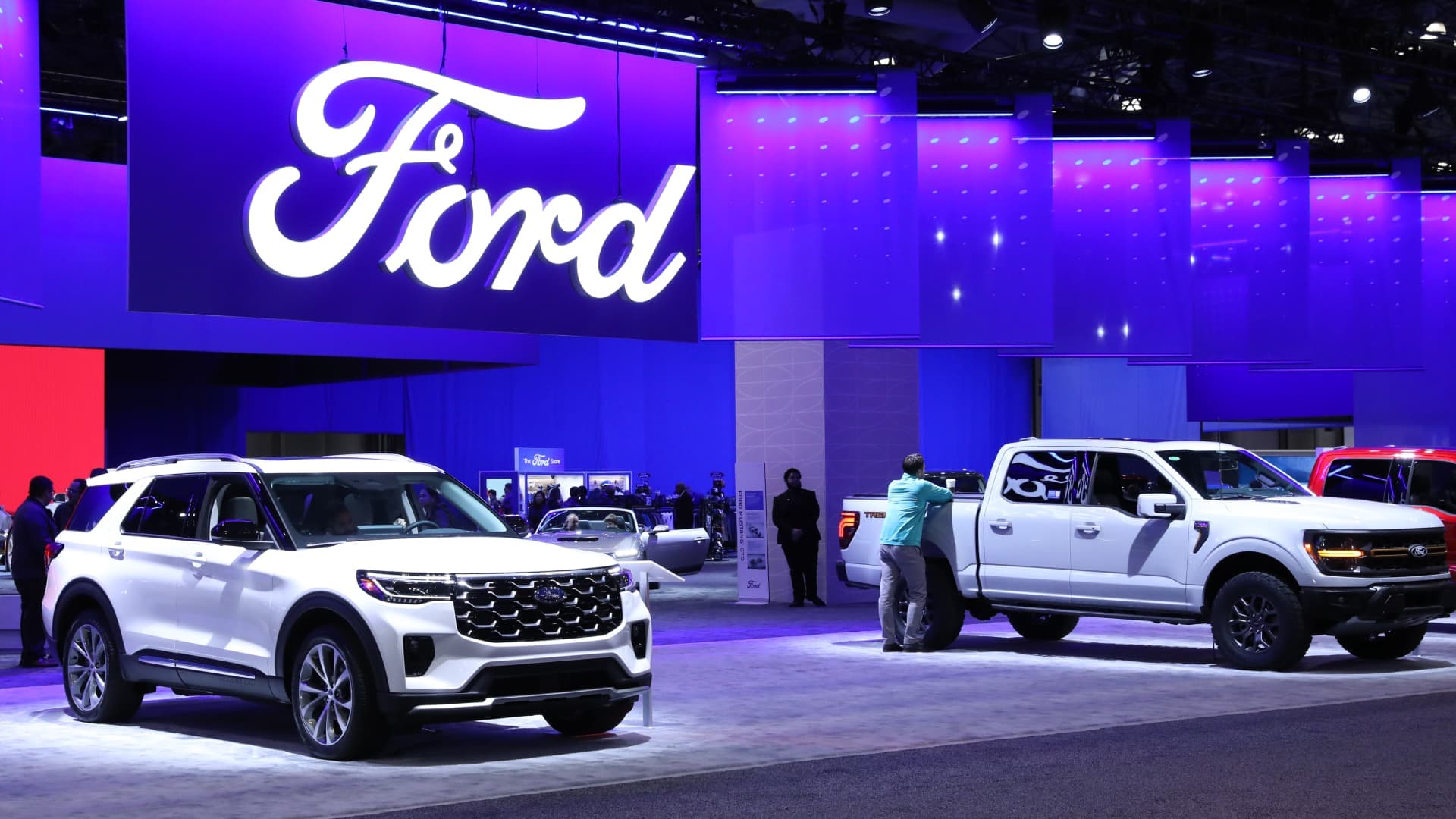 Ford Motor üçüncü rübdə gəlirini artırdı və proqnozları üstələdi