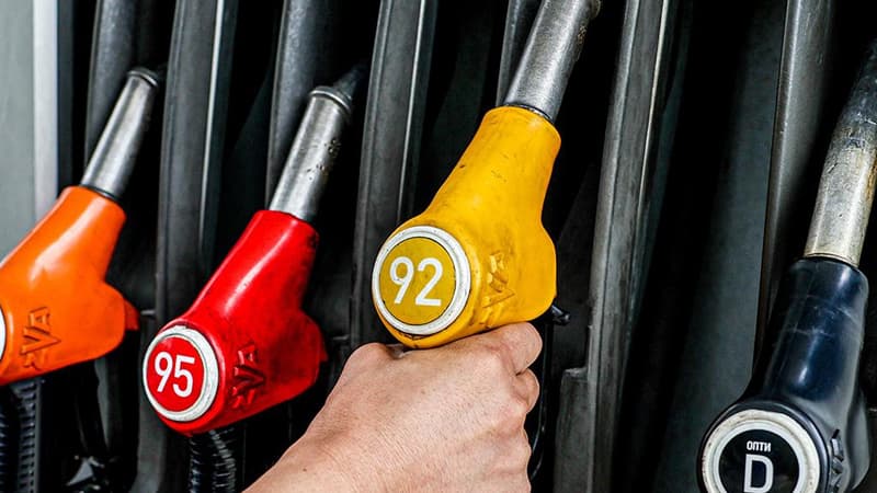 Sankt-Peterburq Birjasında Aİ-92 benzinin qiyməti 3%-dən çox ucuzlaşdı