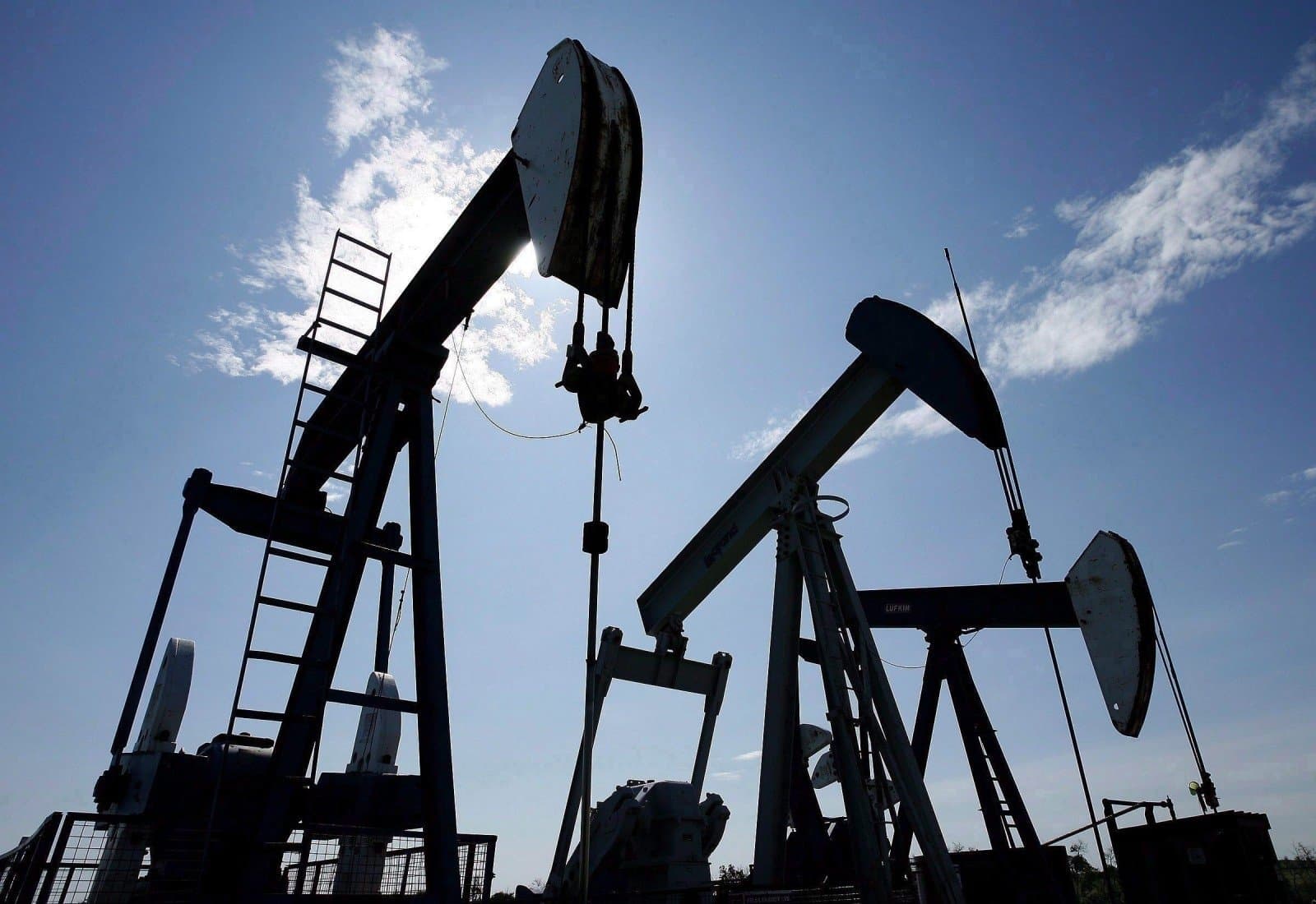 “Brent” və “WTI” markalı neftin qiymətləri ucuzlaşıb