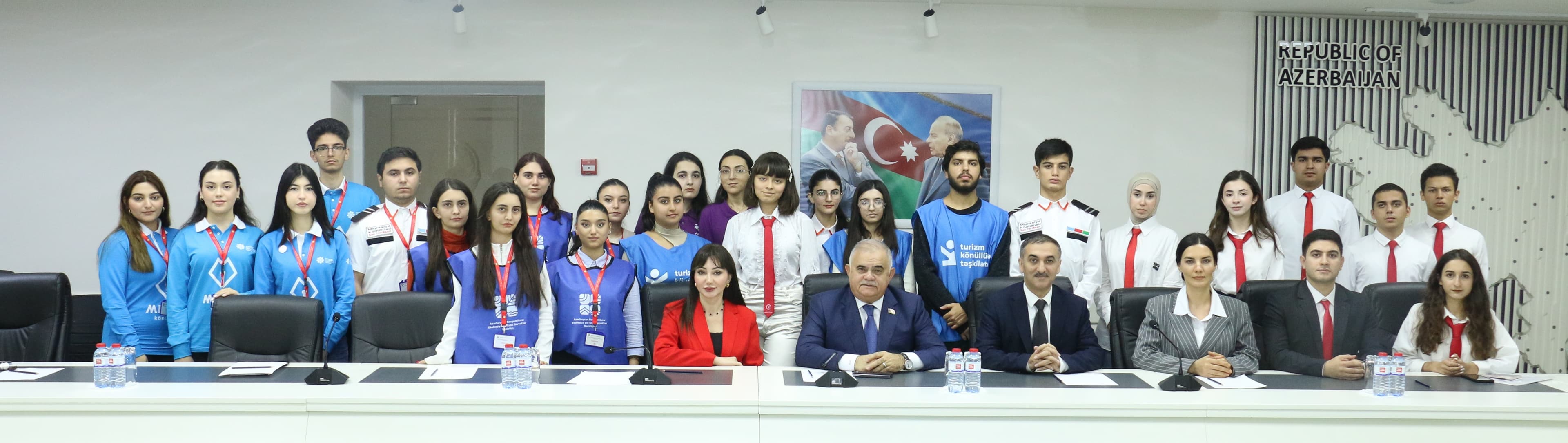 İİTKM-də Milli Məclisin deputatı Arzu Nağıyev ilə könüllülərin görüşü keçirilib