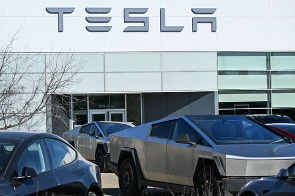Tesla-da növbəti istefa