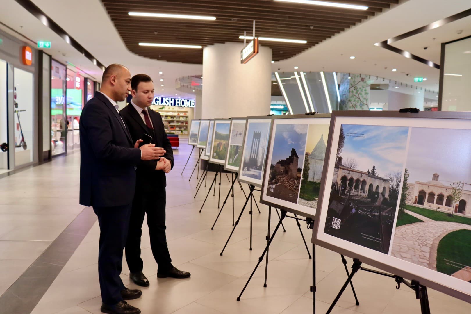 “Crescent Mall”da “Qarabağın Dirçəlişi: Azərbaycan İntibahının Hekayəsi” fotosərgisi açılıb
