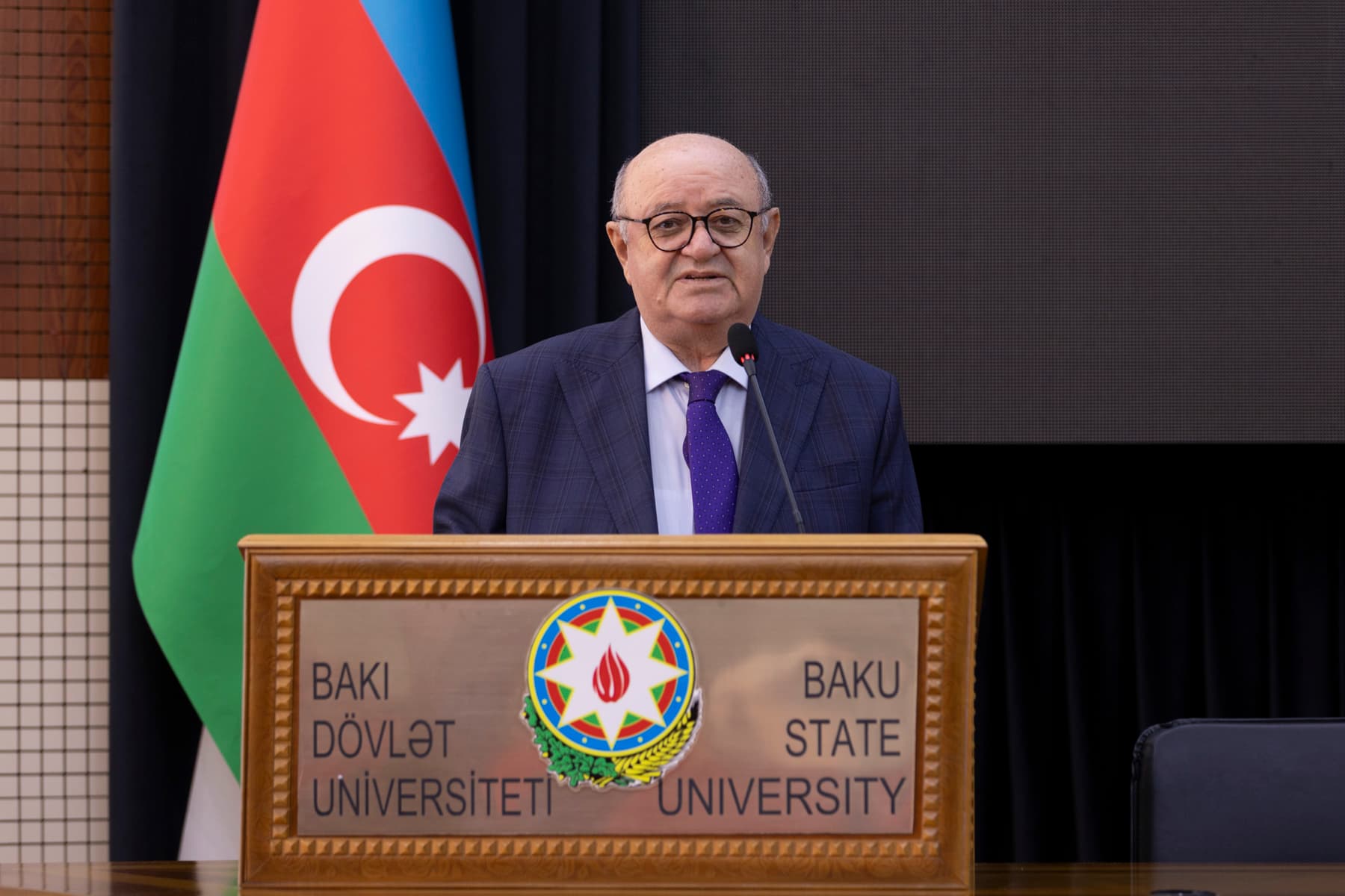 “AzerGold” QSC-nin müşaviri Bakı Dövlət Universitetindətəqdimatla çıxış edib
