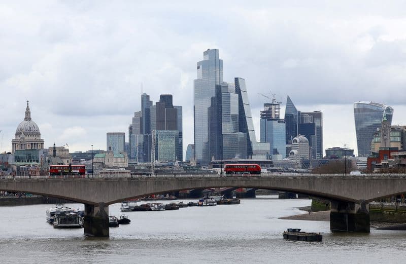Süni intellekt və avtomatlaşdırma Britaniyada 3 milyon iş yerini məhv edə bilər.