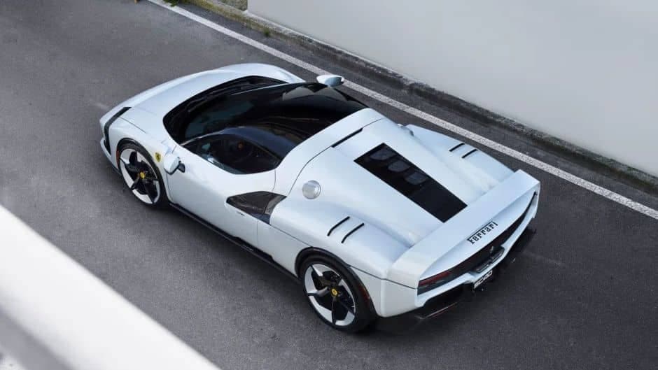 Hibrid gücə malik yeganə Ferrari SC40 Maranelloda nümayiş olunur