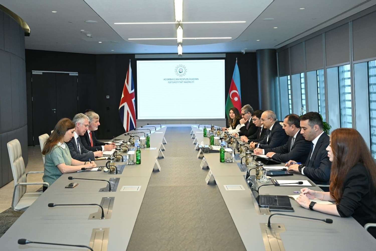 Böyük Britaniya ilə iqtisadi əməkdaşlığın inkişafı müzakirə edilib