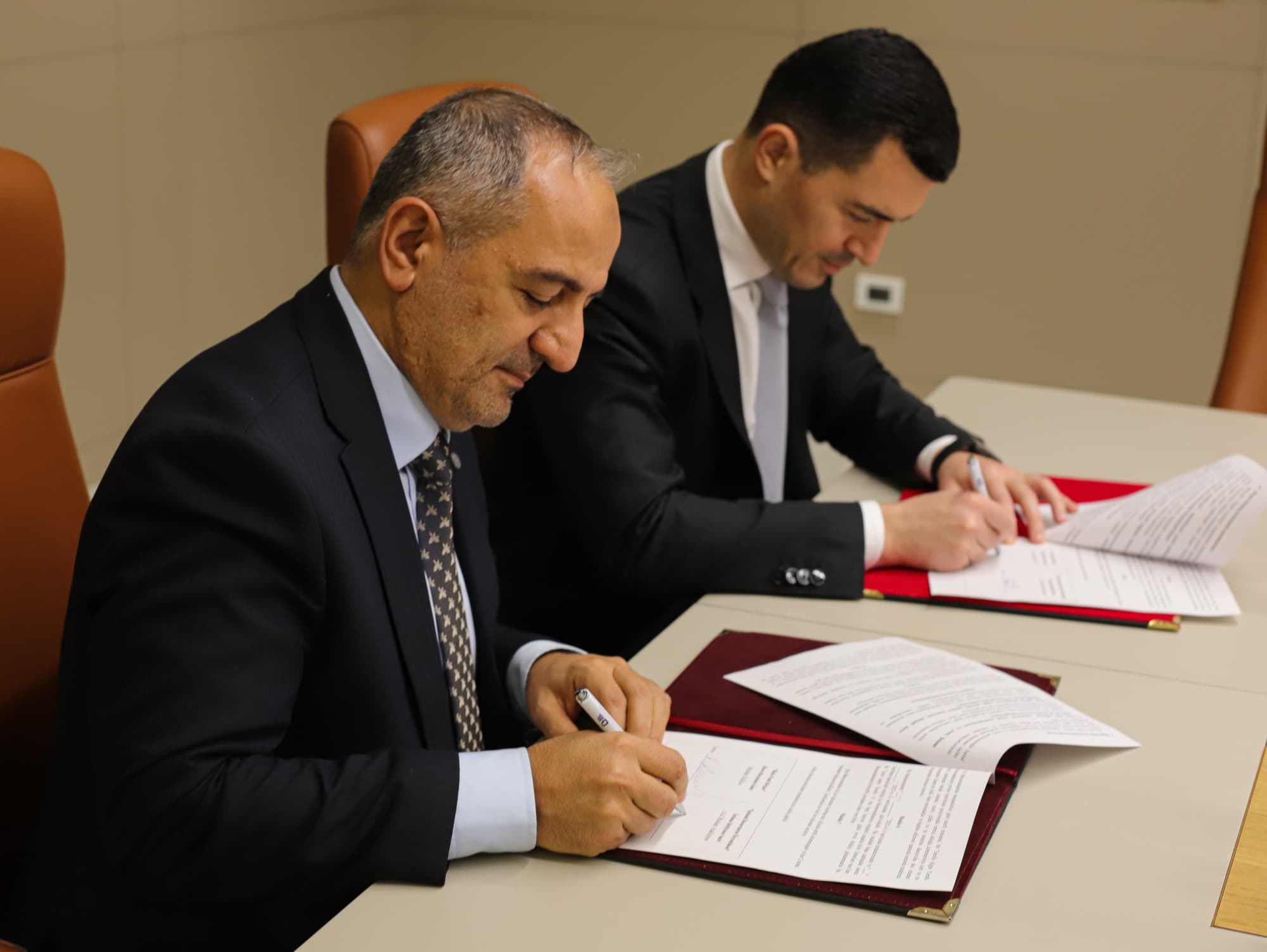 Bakı Fond Birjası və “İqtisadi Resursların Öyrənilməsi” İctimai Birliyi (İRÖİB) arasında memorandum imzalanıb