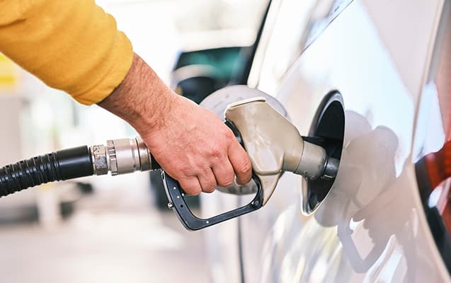 Azərbaycanda avtomobil benzini istehsalı artıb