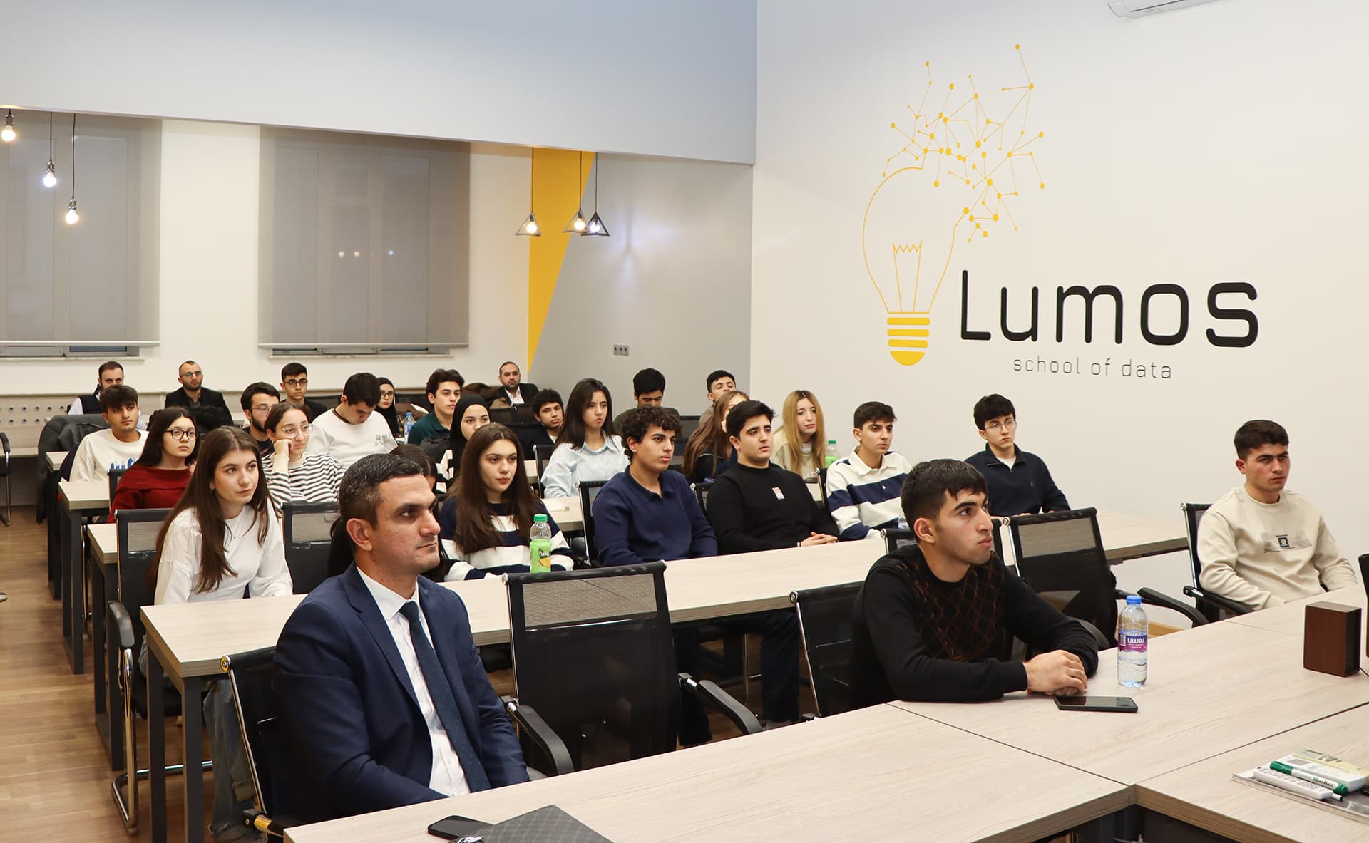Xəzər Universitetinin tələbələri üçün istehlakçı hüquqları mövzusunda açıq dərs keçirilib
