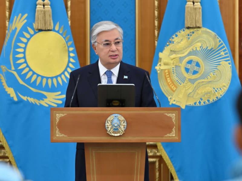 Qazaxıstan Prezidenti Tokayev AİB-də ticarət axınlarını optimallaşdırmağı təklif etdi
