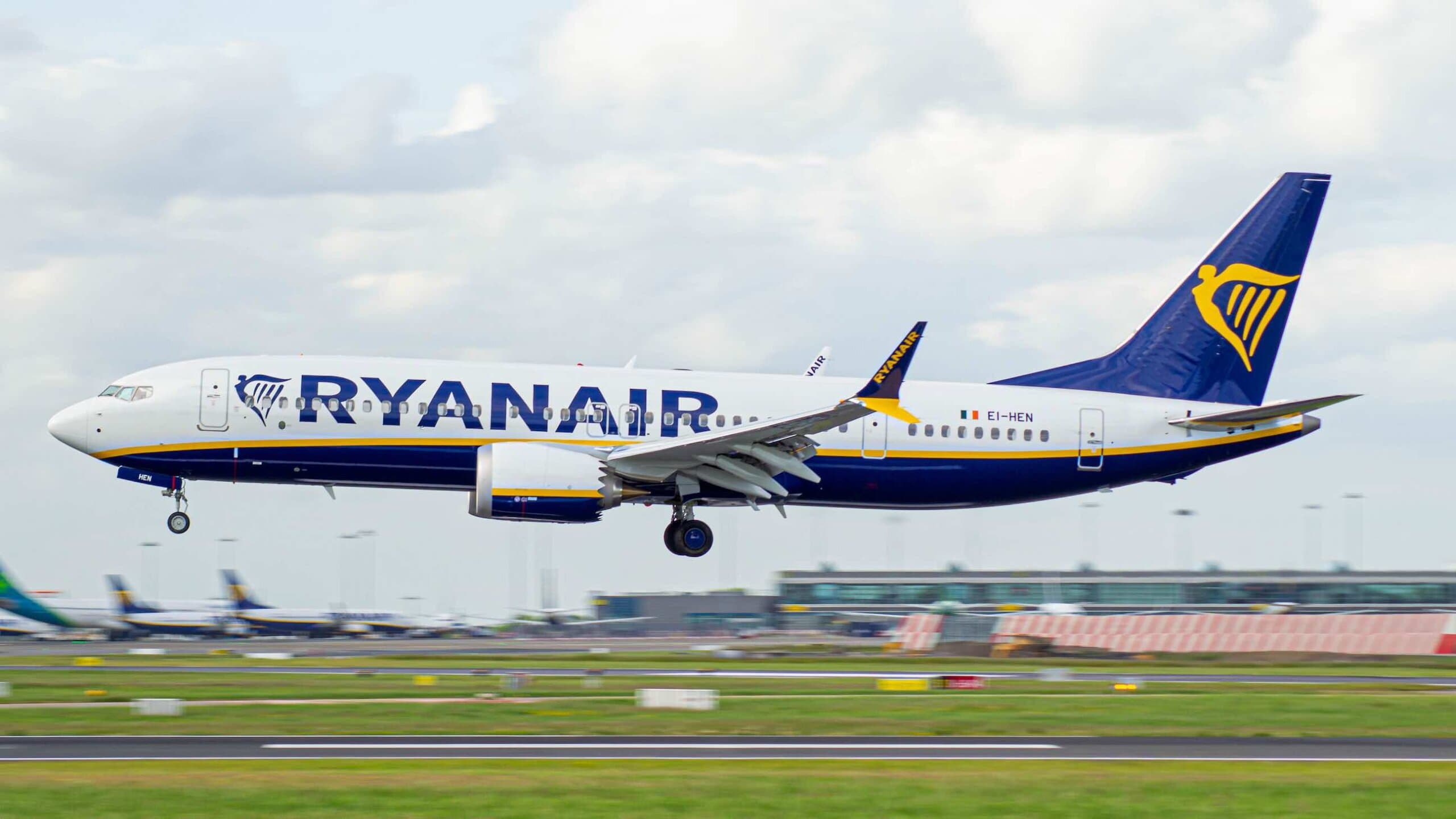 İtaliya tənzimləyicisi Ryanair-i 255 milyon avro cərimələyib