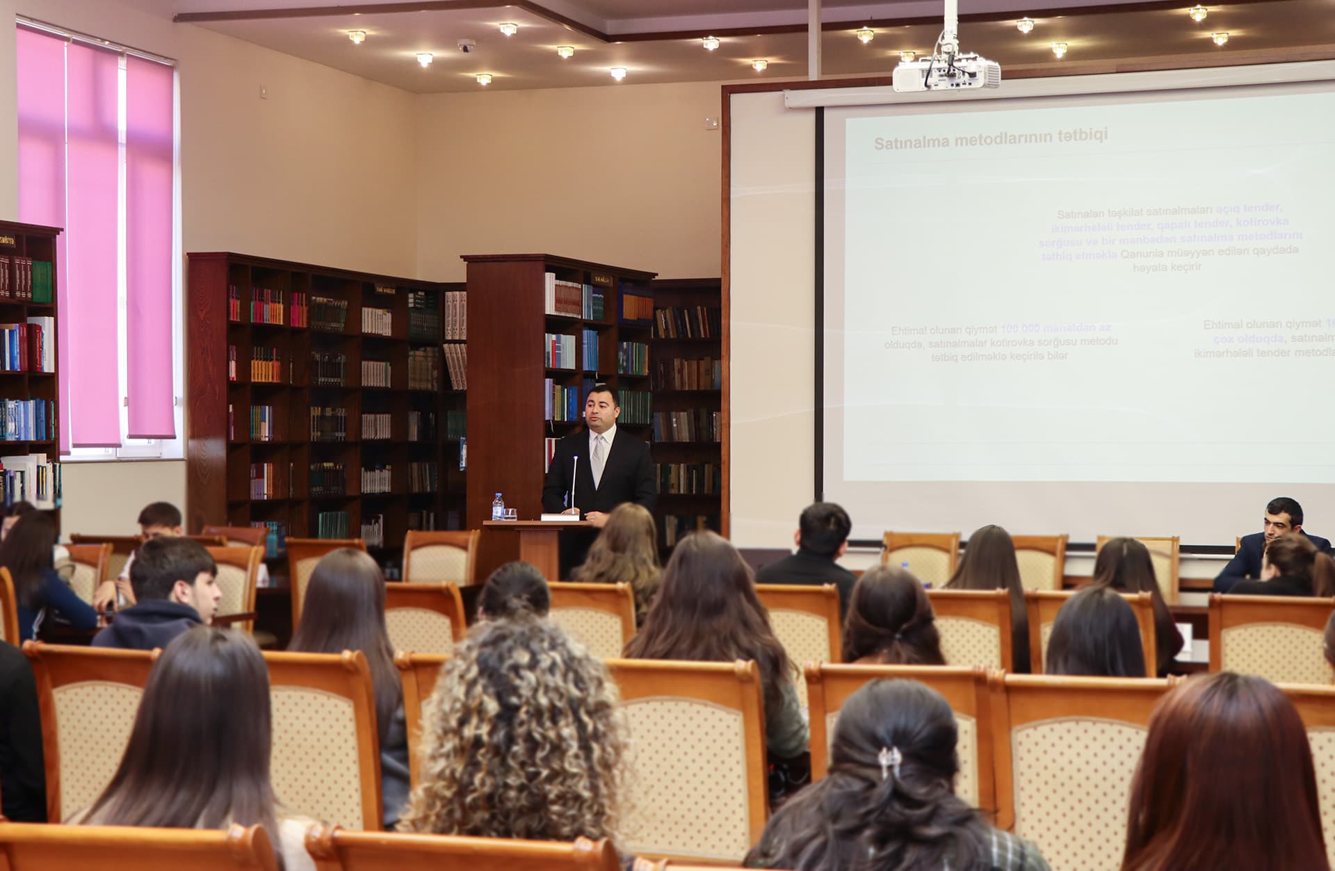 Bakı Biznes Universitetinin tələbələri üçün dövlət satınalmaları mövzusunda açıq dərs keçirilib