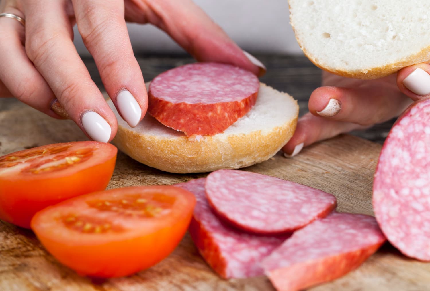Piylənmə, diabet və xərçəng riski: Kolbasa həddindən artıq istifadə edilməməlidir