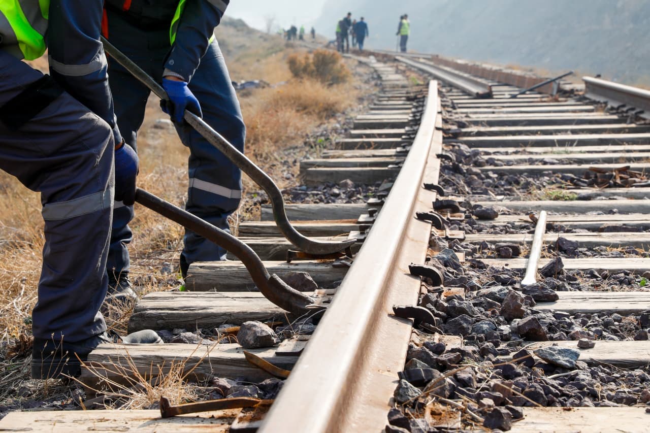 ADY Naxçıvan MR-də 194,1 km-lik yeni dəmir yolu xəttini tikir