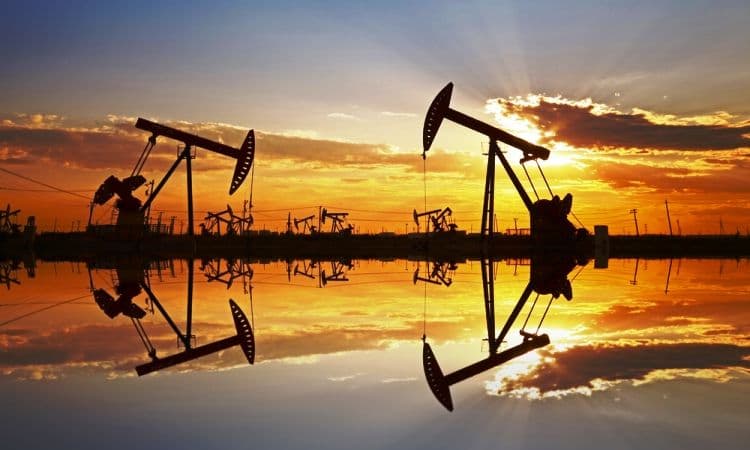 Azərbaycanda neft emalı artıb