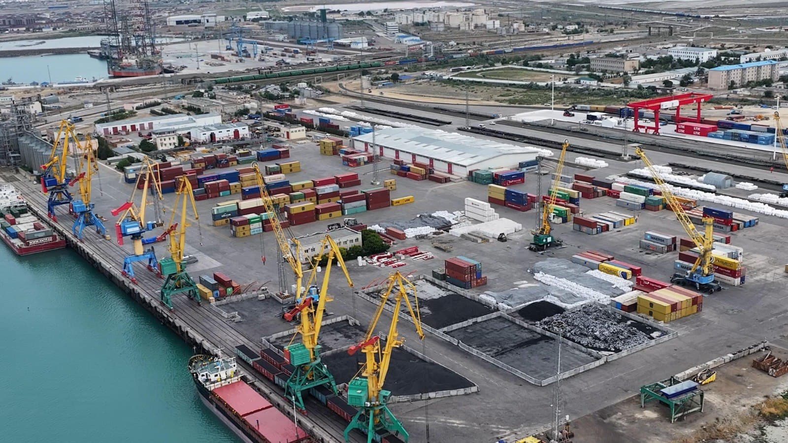 Aktau–Bakı–Aktau marşrutunda konteyner daşımaları artıb