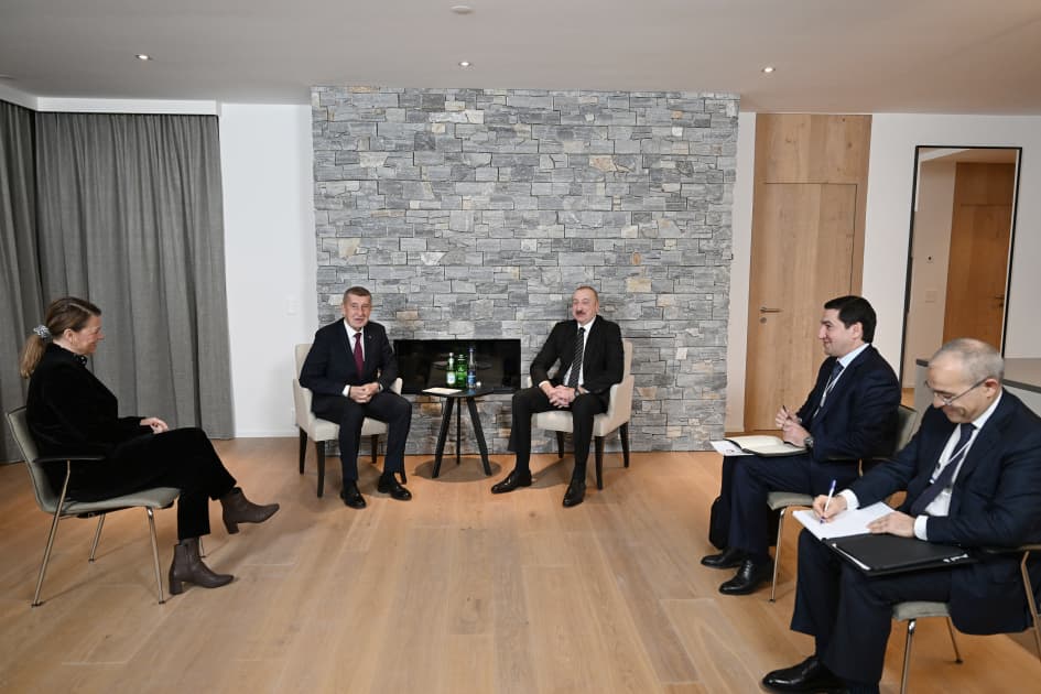 Prezident İlham Əliyev Davosda Çexiyanın Baş naziri ilə görüşüb