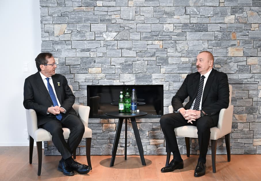 Prezident İlham Əliyev Davosda İsrail Dövlətinin Prezidenti ilə görüşüb