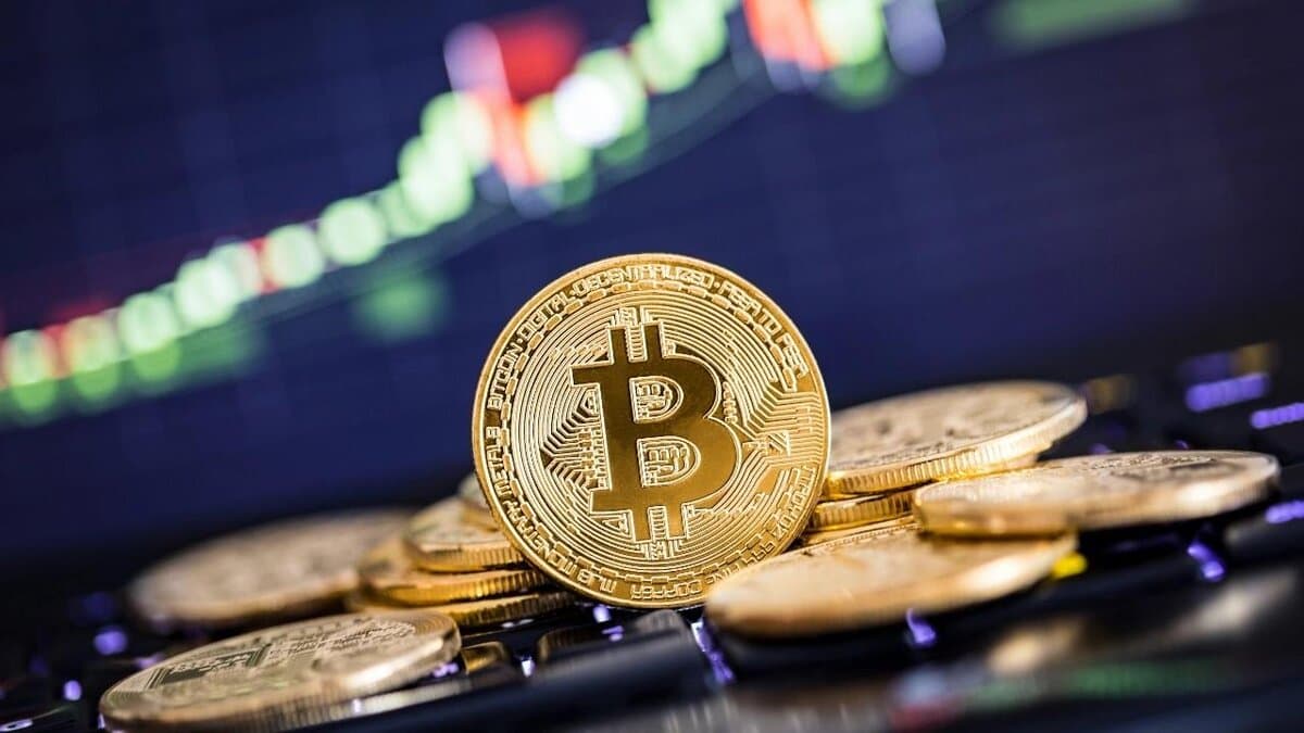 Bitcoin artıb, Ethereum və XRP azalıb