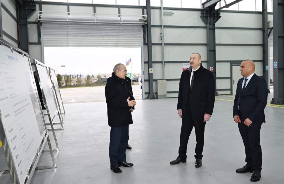 Prezident İlham Əliyev Sumqayıt Sənaye Parkında güzgü vərəqələrin istehsalı zavodunun açılışında iştirak edib