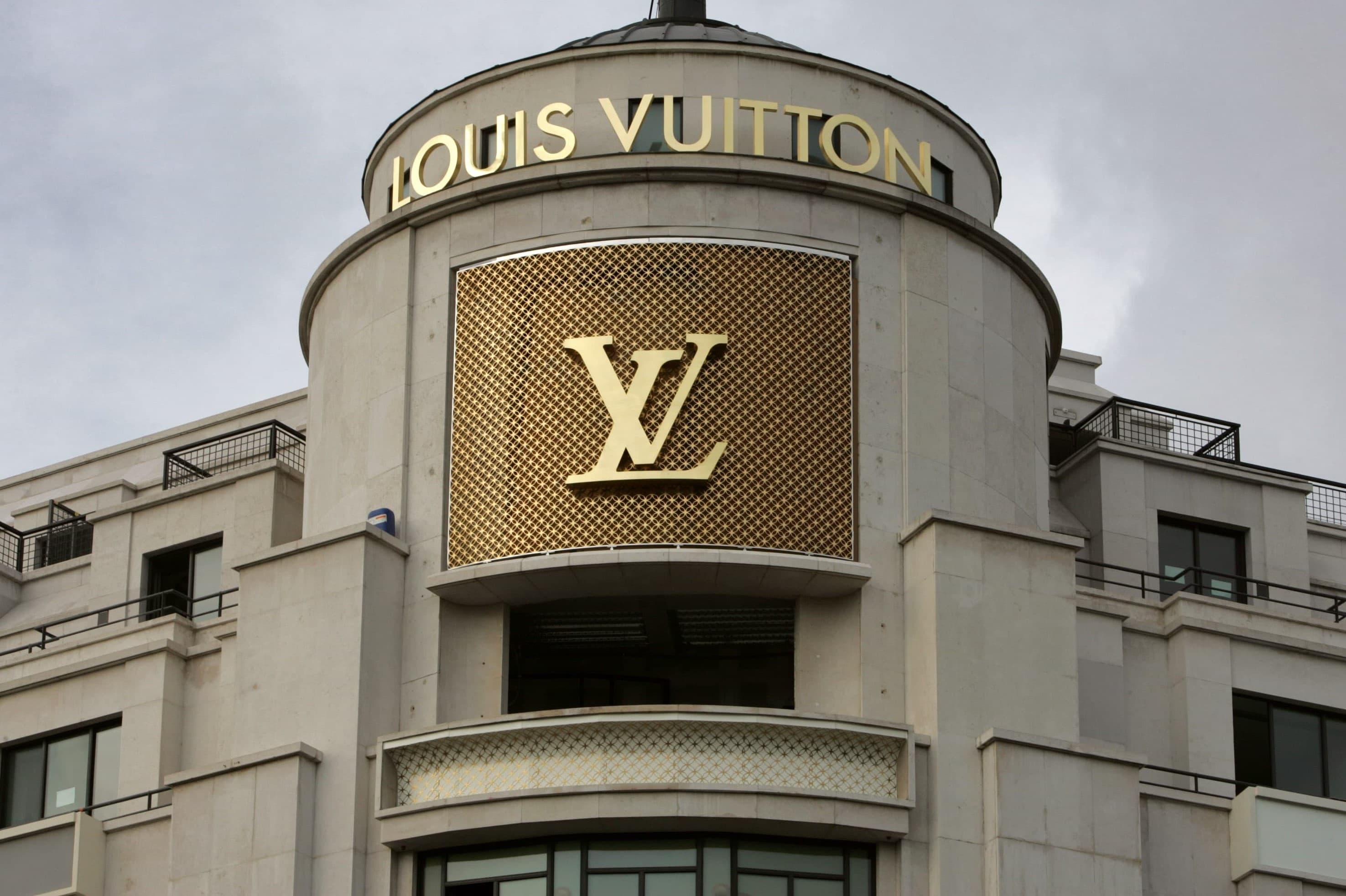 Dünyanın ən böyük lüks şirkəti LVMH-in mənfəətində 13% azalma