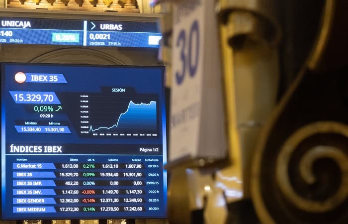 Avropa fond bazarlarında qarışıq dinamika: korporativ hesabatlar və geosiyasi risklər diqqət mərkəzindədir