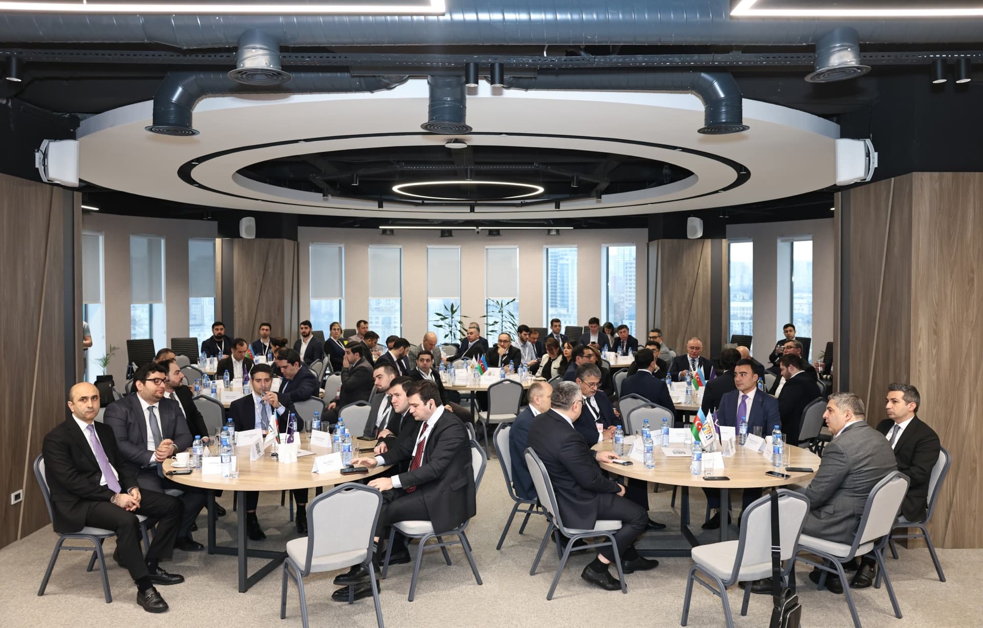 Bakı Fond Birjasında “Kapital Bazarlarına Çıxış: 1-ci İnvestor Mikromaliyyə Forumu” baş tutub