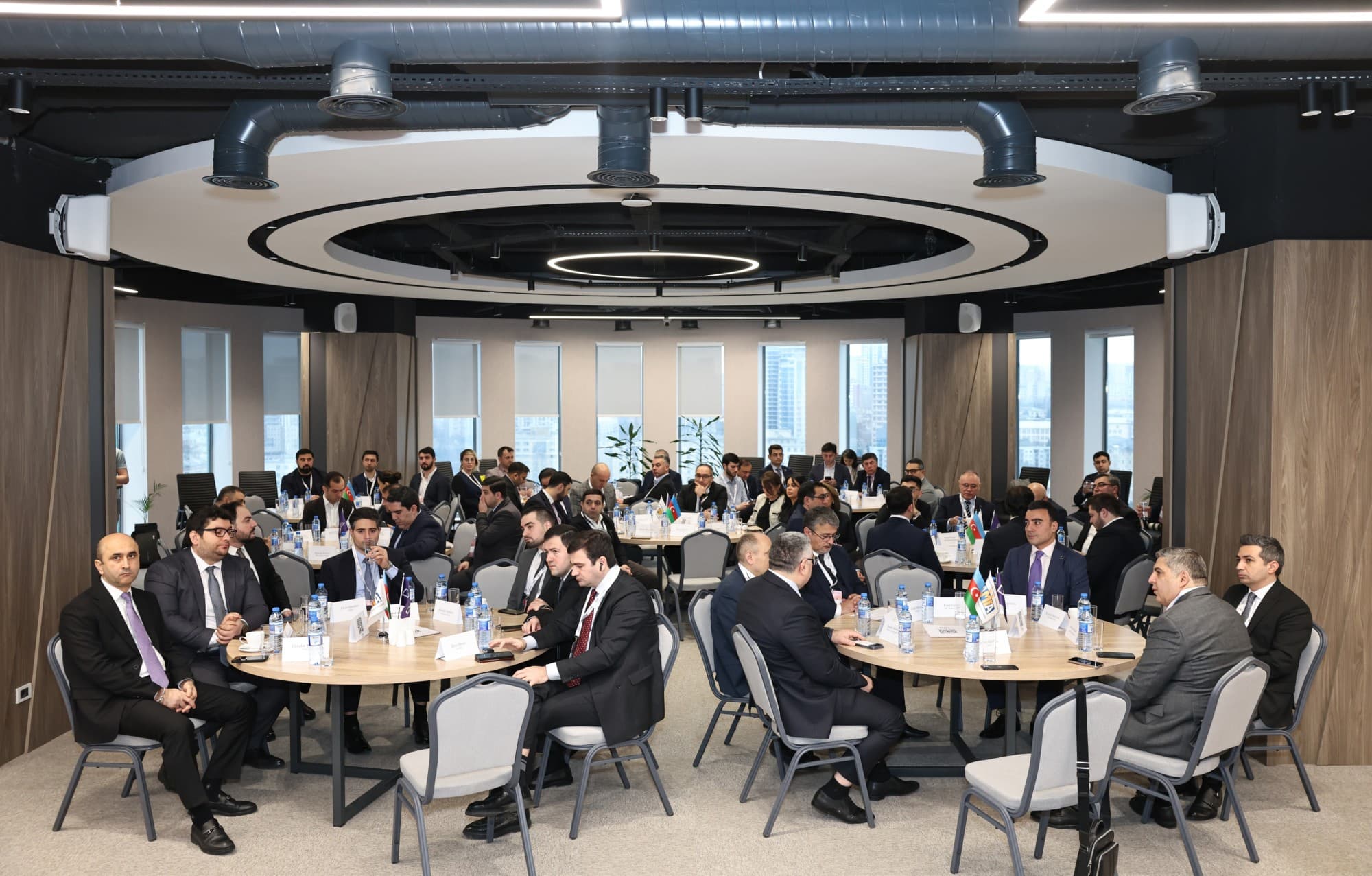 Bakı Fond Birjasında “Kapital Bazarlarına Çıxış: 1-ci İnvestor Mikromaliyyə Forumu” baş tutub