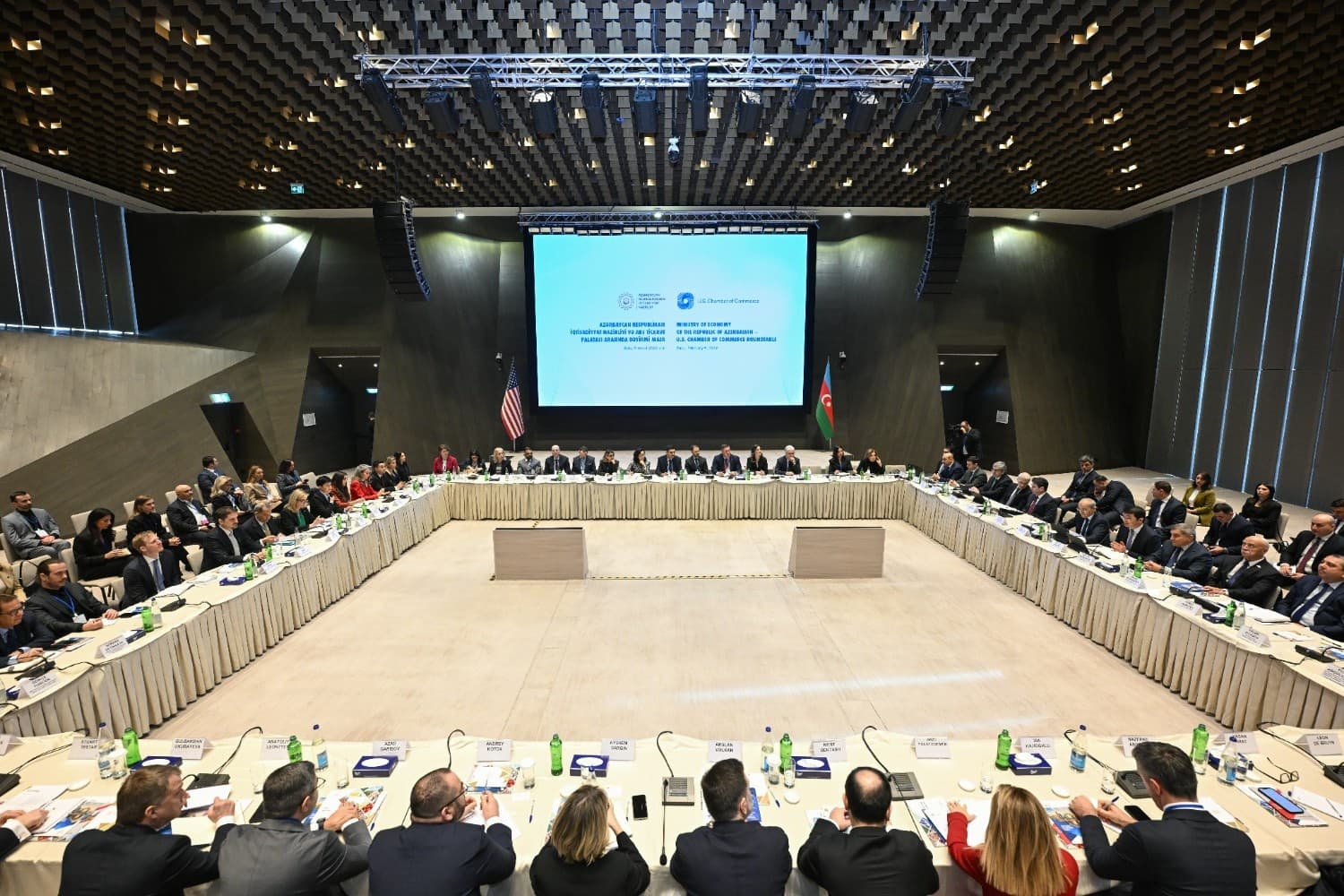 ABŞ Ticarət Palatasının Azərbaycana biznes missiyası çərçivəsində dəyirmi masa keçirilib