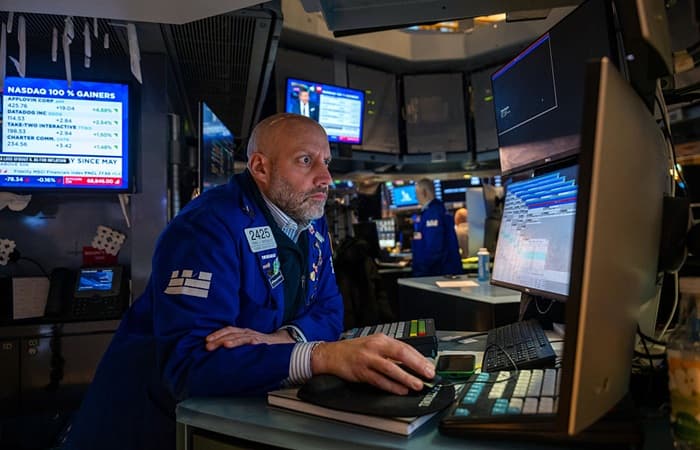 ABŞ fond bazarlarında qarışıq dinamika: Dow Jones tarixi maksimuma yüksəldi