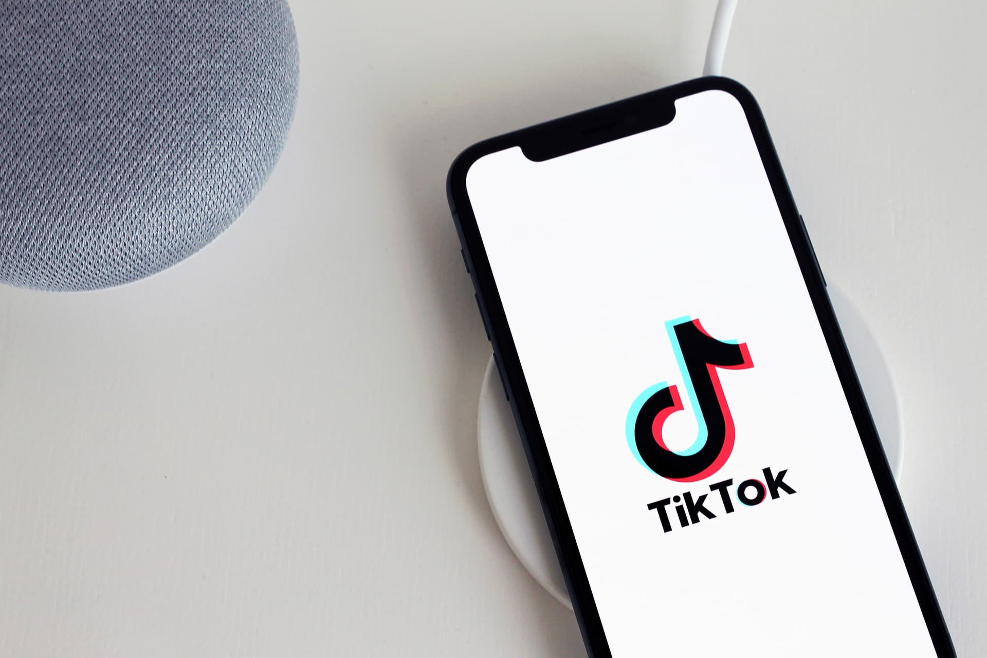 Təhlükəsiz İnternet Günü: TikTok 2025-ci ilin üçüncü rübündə 32 milyondan çox canlı yayımı bloklayıb