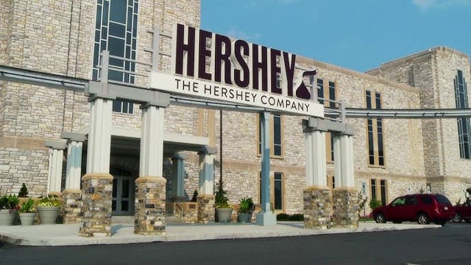 Hershey tərkib dəyişikliklərini təkzib edib və Reese’s unikal dadını qoruduğunu açıqlayıb