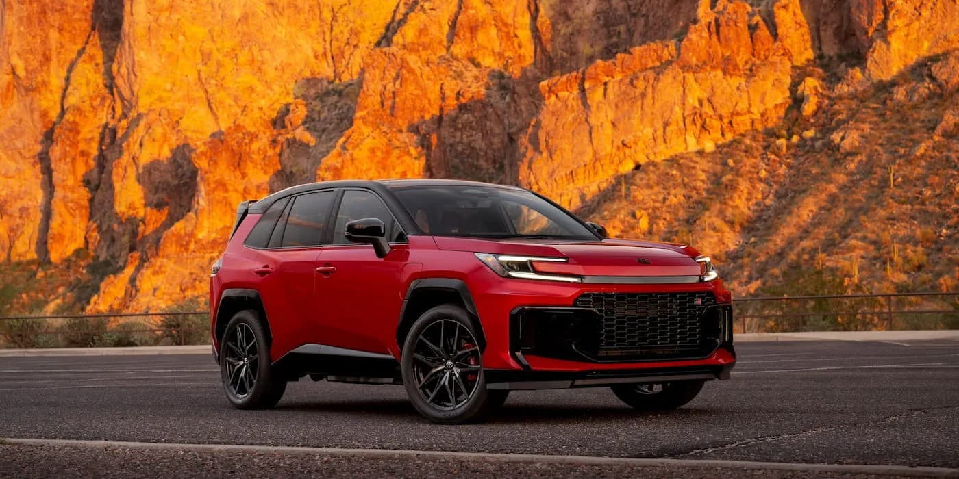 Toyota RAV4 PHEV-in elektrik yürüşünü 58% artıraraq 150 km-ə çatdırıb