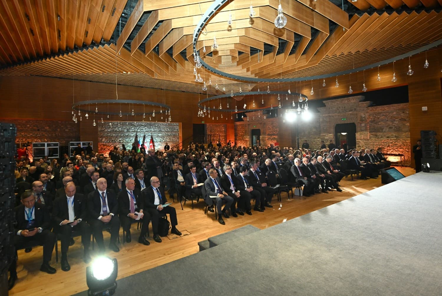 Üç ölkə arasında ticarət və investisiya əlaqələri genişlənir Üç ölkə arasında ticarət və investisiya əlaqələri genişlənir - Şəkil 3