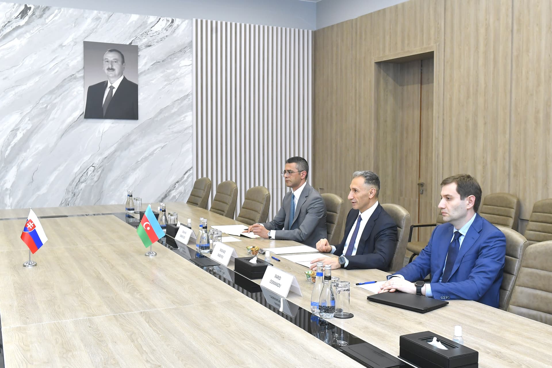 Rəşad Nəbiyev Slovakiya rəsmisi ilə rəqəmsallaşma və innovasiya sahəsində əməkdaşlığı müzakirə edib Rəşad Nəbiyev Slovakiya rəsmisi ilə rəqəmsallaşma və innovasiya sahəsində əməkdaşlığı müzakirə edib - Şəkil 2