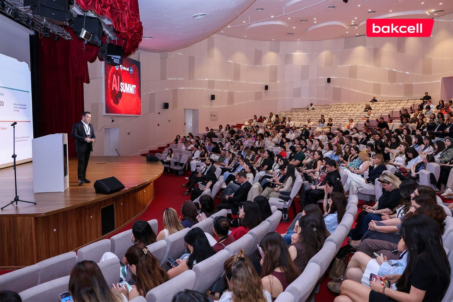 Bakcell “AI Strategy Summit | Baku 2026” tədbirinin əsas tərəfdaşı olub Bakcell “AI Strategy Summit | Baku 2026” tədbirinin əsas tərəfdaşı olub - Şəkil 6