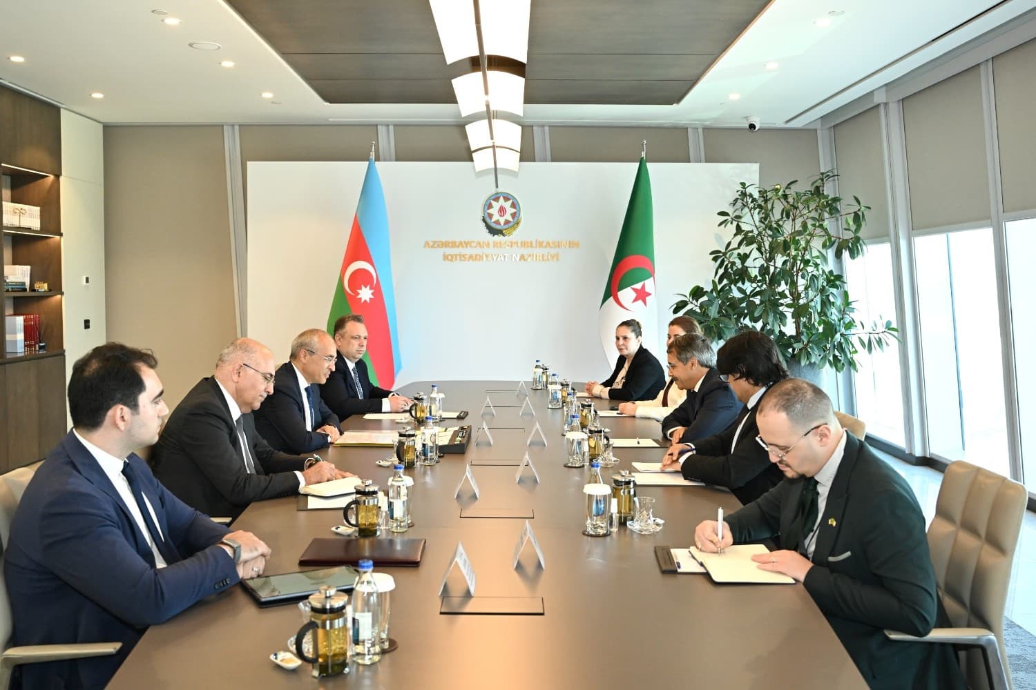 Azərbaycan və Əlcəzair iqtisadi əməkdaşlığın genişləndirilməsi imkanlarını dəyərləndirib Azərbaycan və Əlcəzair iqtisadi əməkdaşlığın genişləndirilməsi imkanlarını dəyərləndirib - Şəkil 2