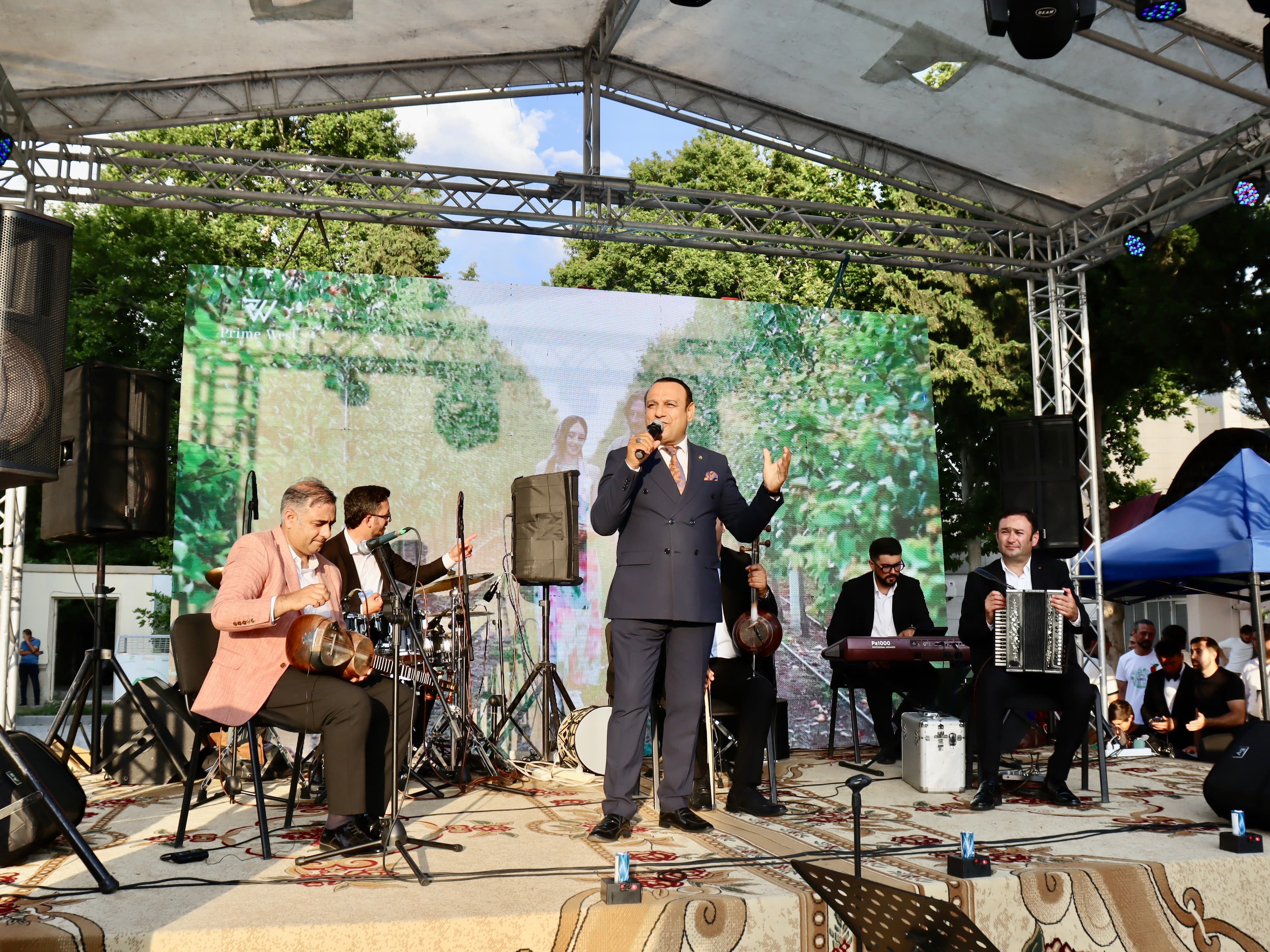 Samux rayonunda ilin ilk məhsul festivalı keçirilib Samux rayonunda ilin ilk məhsul festivalı keçirilib - Şəkil 12