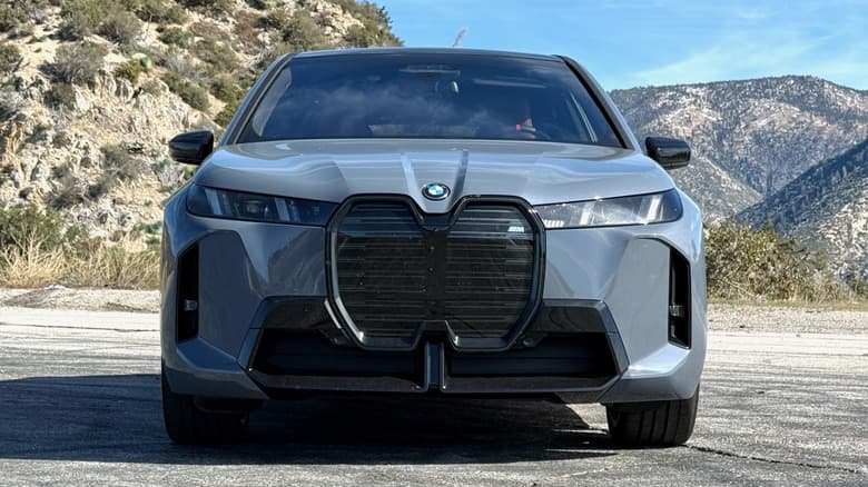 BMW iX M70 xDrive elektrikli avtomobil seqmentində yeni imkanlar təqdim edir BMW iX M70 xDrive elektrikli avtomobil seqmentində yeni imkanlar təqdim edir - Şəkil 2