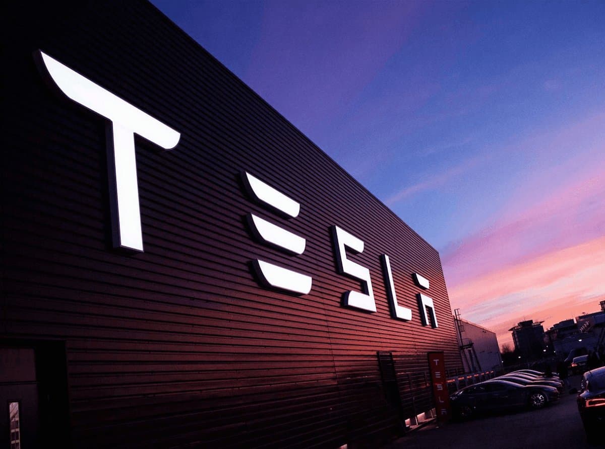 "Tesla"-nın bazar dəyəri Ford və General Motors şirkətlərinin qiymətindən daha baha oldu -MƏBLƏĞ "Tesla"-nın bazar dəyəri Ford və General Motors şirkətlərinin qiymətindən daha baha oldu -MƏBLƏĞ